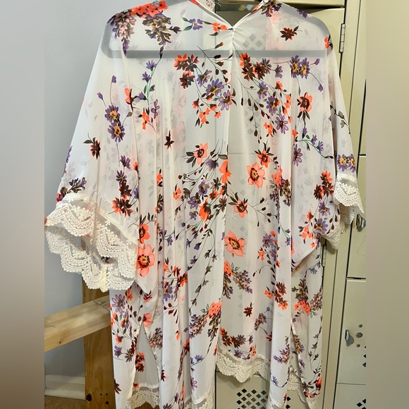 Kimono - Picture 1 of 2